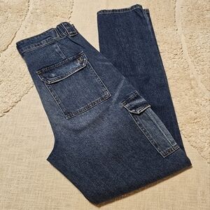 NWOT American Eagle High-Rise Cargo Mom Jeans. Size 2 Regular